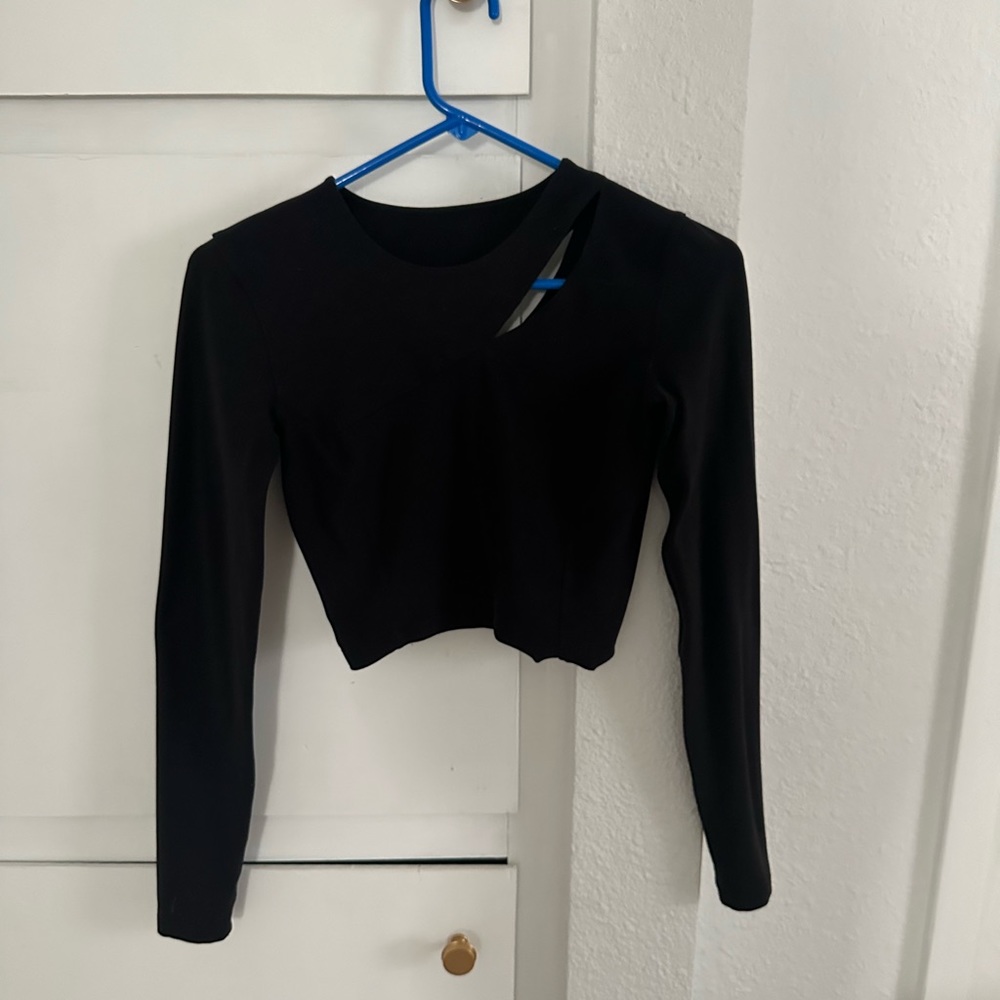 Lululemon black long sleeve crop